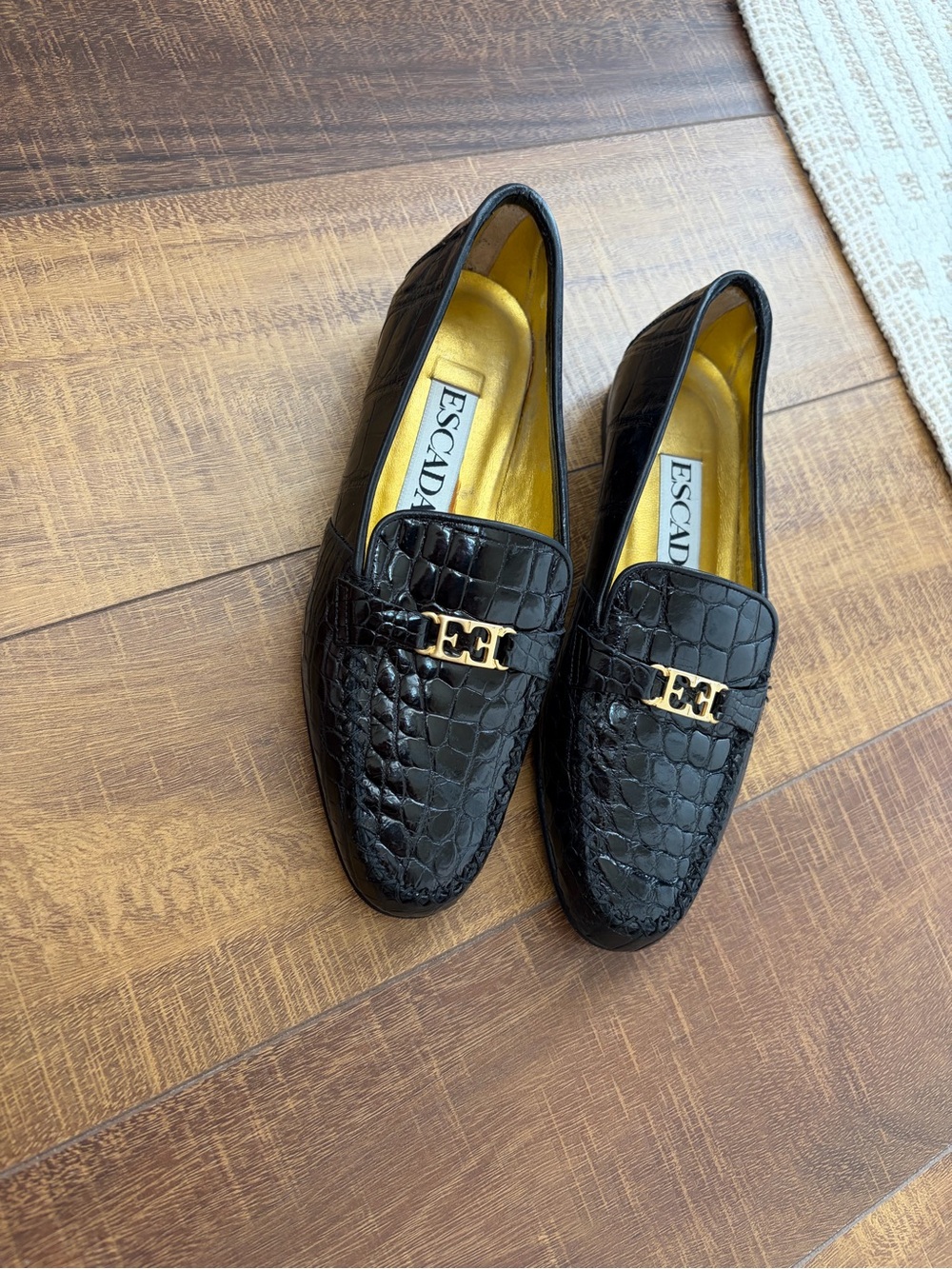 Vintage ESCADA Black Coccadrillo Leather Loafers - Style 3891 - GOLD EE HARDWARE